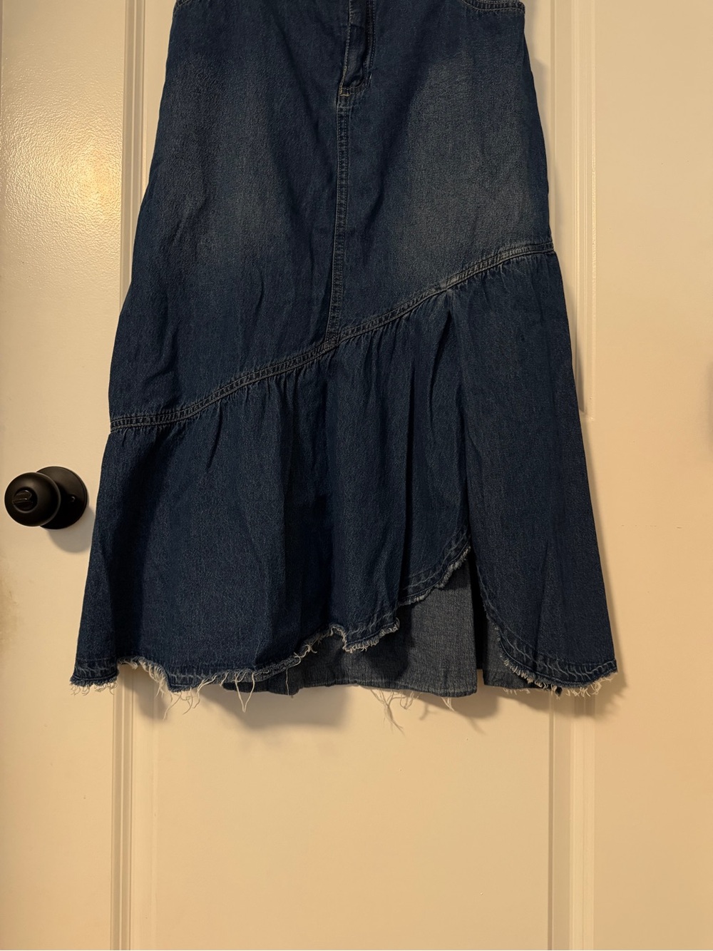 Studio West Women's Dark Blue Denim skirt in small 
Jean skirt - Picture 8 of 8